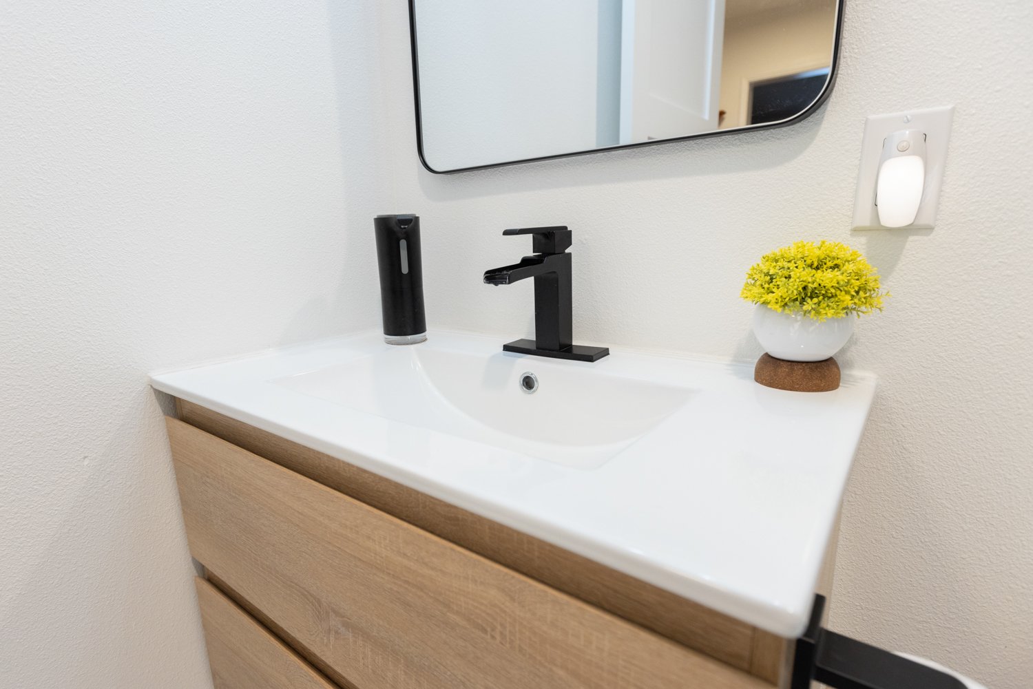 Greenbriar Road Bath Kitchen & Bath detail 7 by Gina Lauren Interiors, Orange County, CA